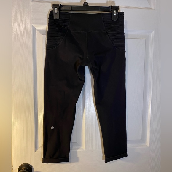 Lululemon crop leggings with cuffs - Picture 2 of 6
